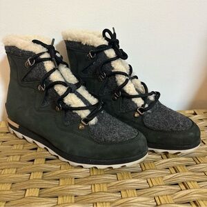 Sorel Sneakchic Alpine  Boots Shearling Ankle size 10 Green/Gray Lace Up Booties